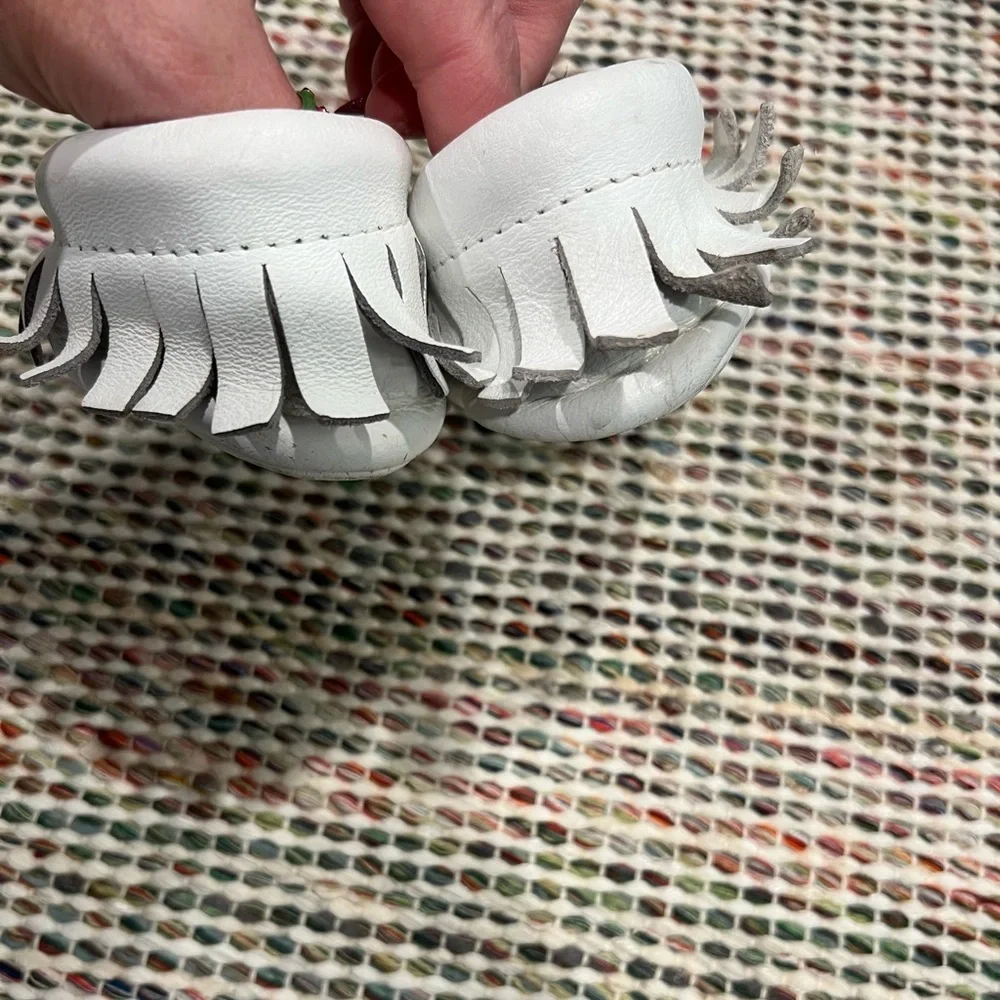 Freshly Picked White Fringe Leather Baby Moccasins Sz Infant 3